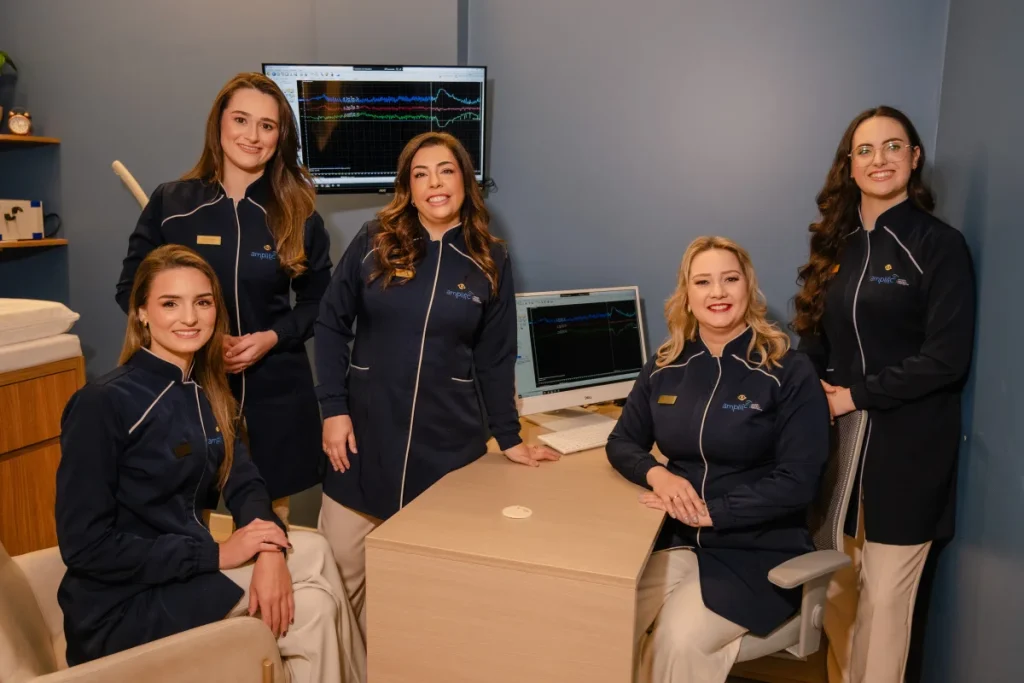 Equipe de fonoaudiólogas da Clínica Amplific especializadas em equilíbrio