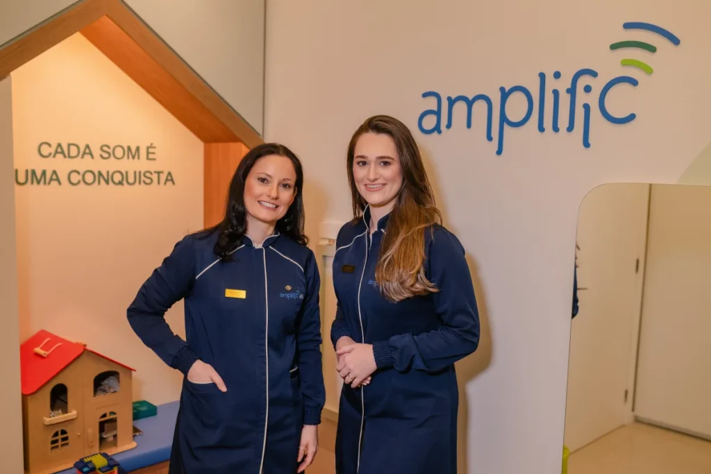 Equipe de fonoaudiólogas da Clínica Amplific especializadas em fonoterapia